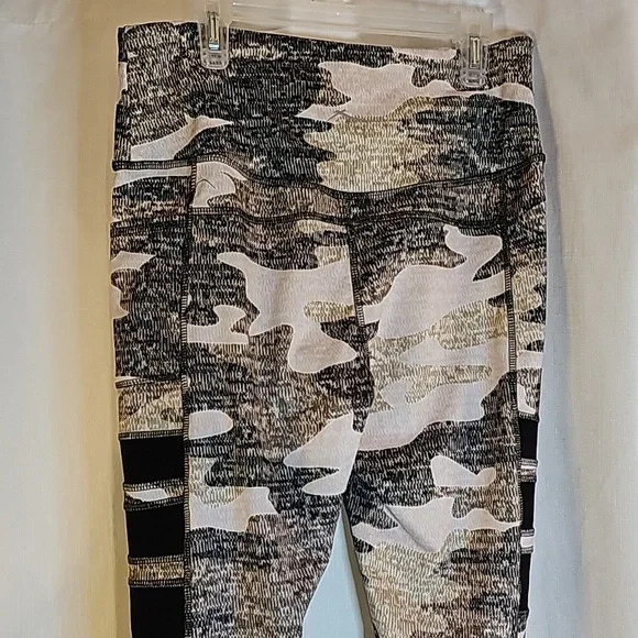 3/$20 X By Gottex M Camo Leggings - Picture 5 of 7
